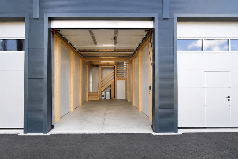 Espace commercial moderne avec des options d'utilisation polyvalentes (7)