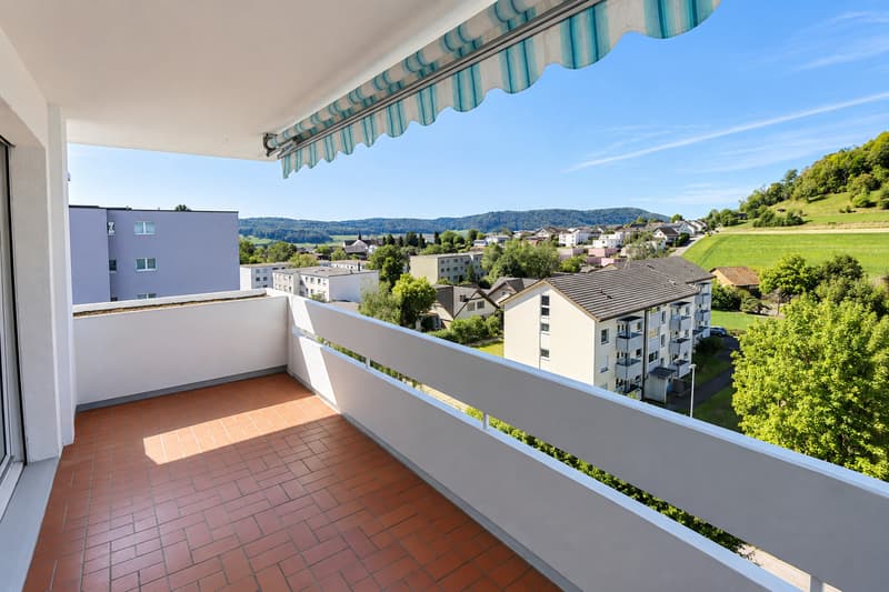 Wohnen mit Weitblick - gepflegte 4.5-Zi-Wohnung im obersten Geschoss (8)