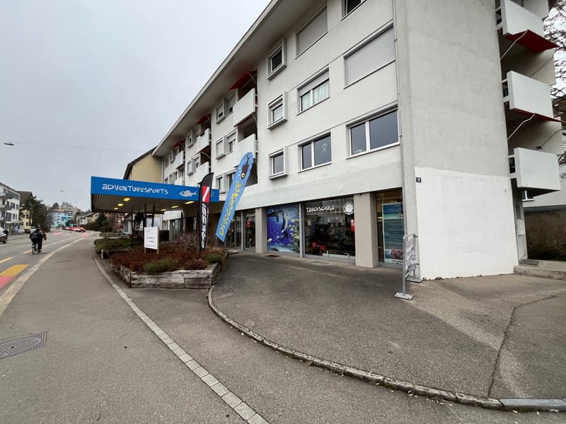 Commercial space with parking (4)