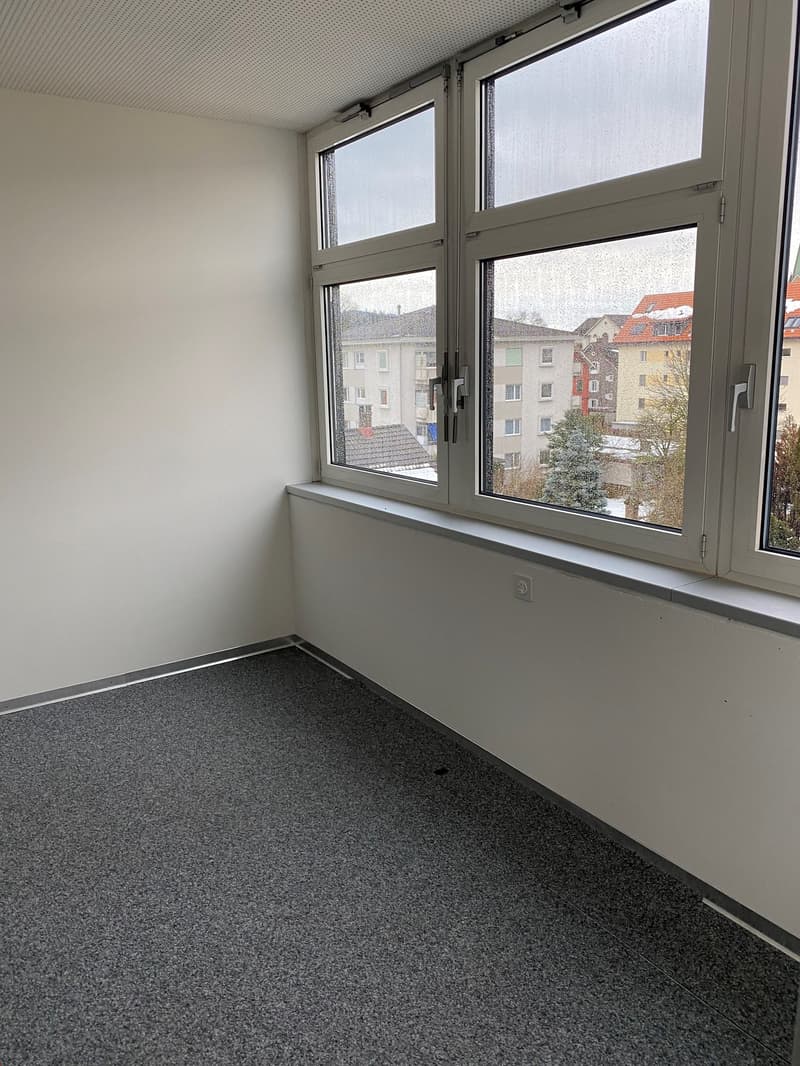 Locaux de bureau à louer dans un emplacement de trafic central (4)