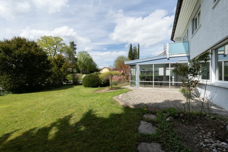 Large single-family house with surrounding area (17)