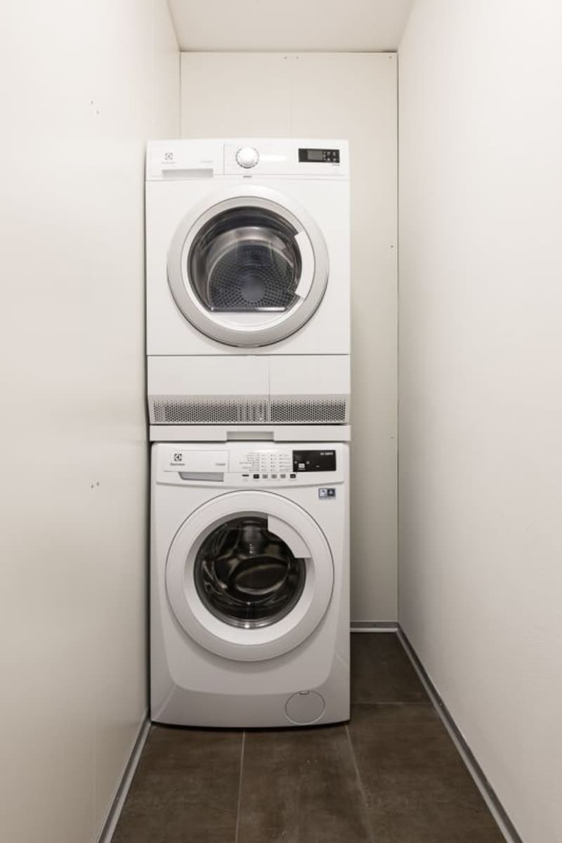 Stylish, modern apartment in a well-maintained building! (7)