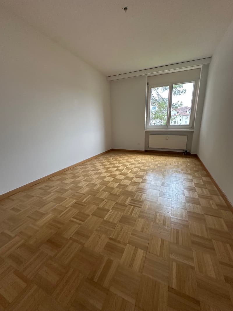 Helle 4.5-Zimmer-Wohnung mit sonnigem Balkon in Weinfelden (2)