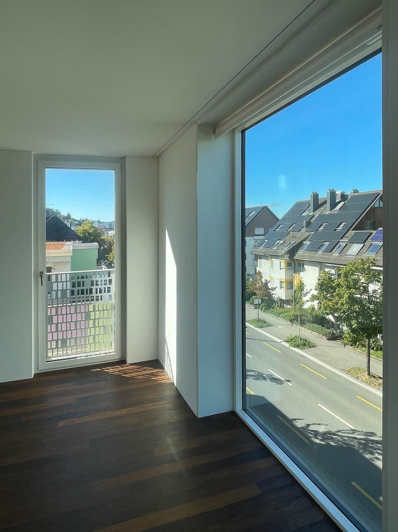 Moderne 3.5-Zimmer-Wohnung mit Loggia und schöner Aussicht in Zürich-Oerlikon (6)