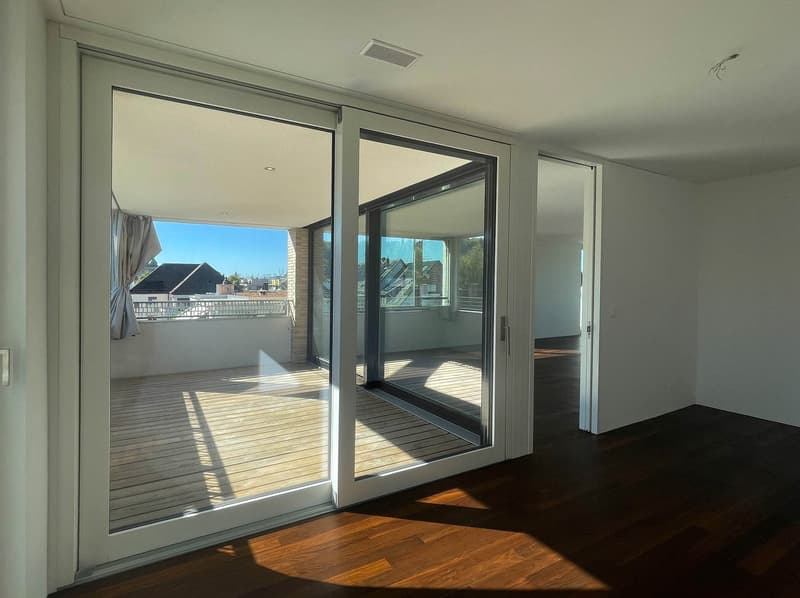 Moderne 3.5-Zimmer-Wohnung mit Loggia und schöner Aussicht in Zürich-Oerlikon (4)