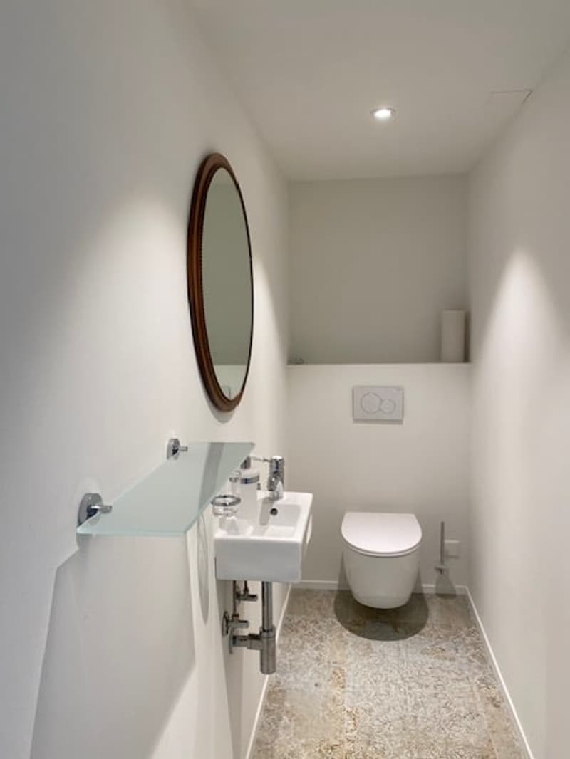 Appartement de charme rénové de 4,5 pièces dans un immeuble ancien avec balcon au centre de Herisau (7)