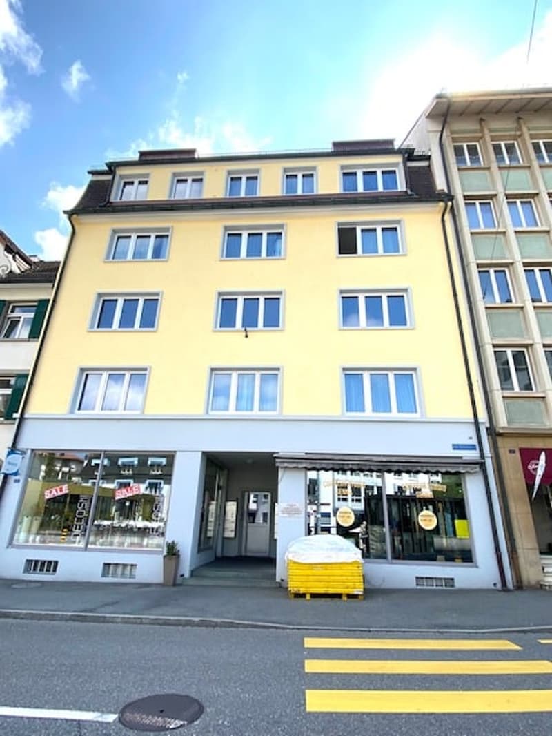 Luxeriöse sanierte 4,5 Zimmer Altbau Wohnung mit Balkon im Zentrum von Herisau (8)