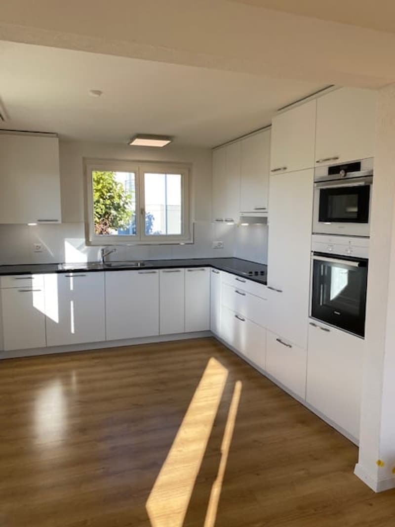 4,5 Zimmer Wohnung mit Balkon und Aussicht ins Grüne (5)