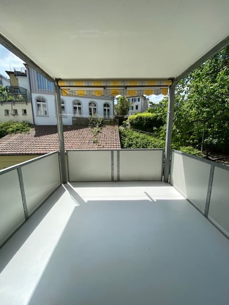Luxeriöse sanierte 5,5 Zimmer Altbau Wohnung mit Balkon im Zentrum von Herisau (9)