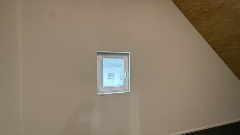 Helles Dachgeschoss-Studio mit Stil – Ideal für leises Gewerbe oder Atelier (4)