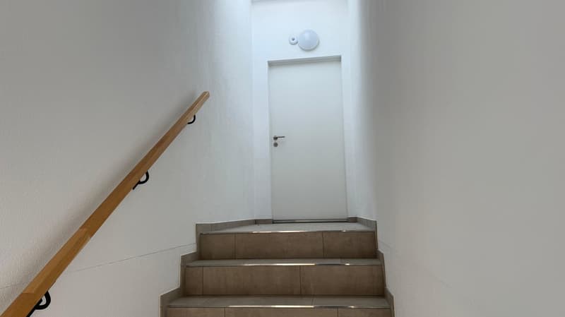 Helles Dachgeschoss-Studio mit Stil – Ideal für leises Gewerbe oder Atelier (12)