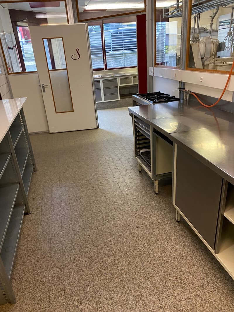 Restaurant de luxe avec café & takeaway dans un emplacement central à Uzwil ! (14)
