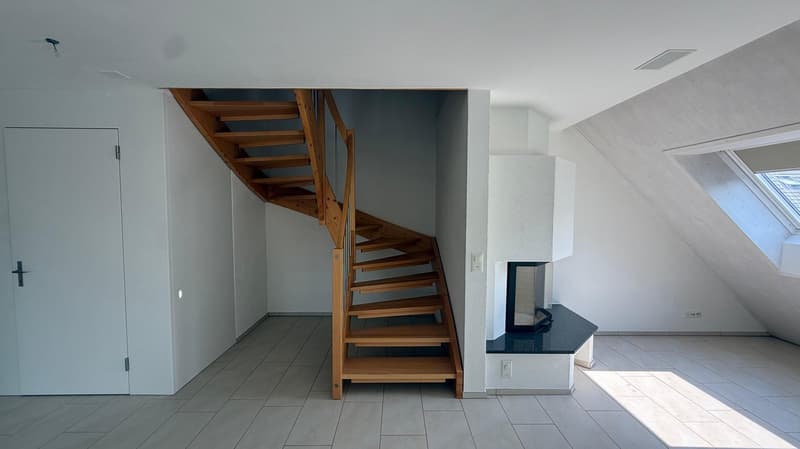 Luxuriöse 3 1/2 Minergie Maisonette Dach-Wohnung mit atemberaubende Aussicht und Balkon (10)