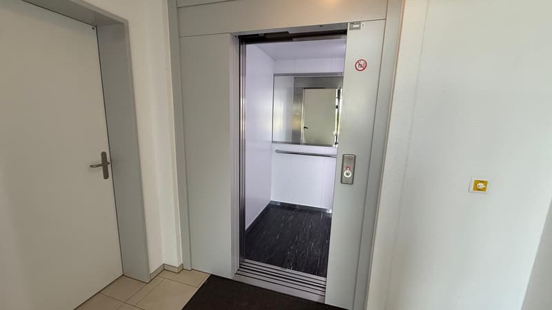 Luxuriöse 3 1/2 Minergie Maisonette Dach-Wohnung mit atemberaubende Aussicht und Balkon (20)