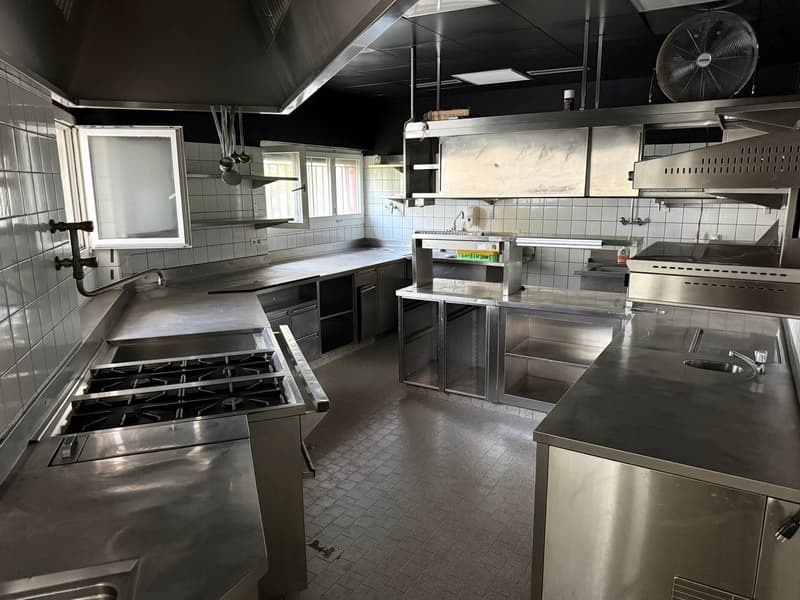 Spacious restaurant in top location – 350 m² including winter garden & outdoor area (2)