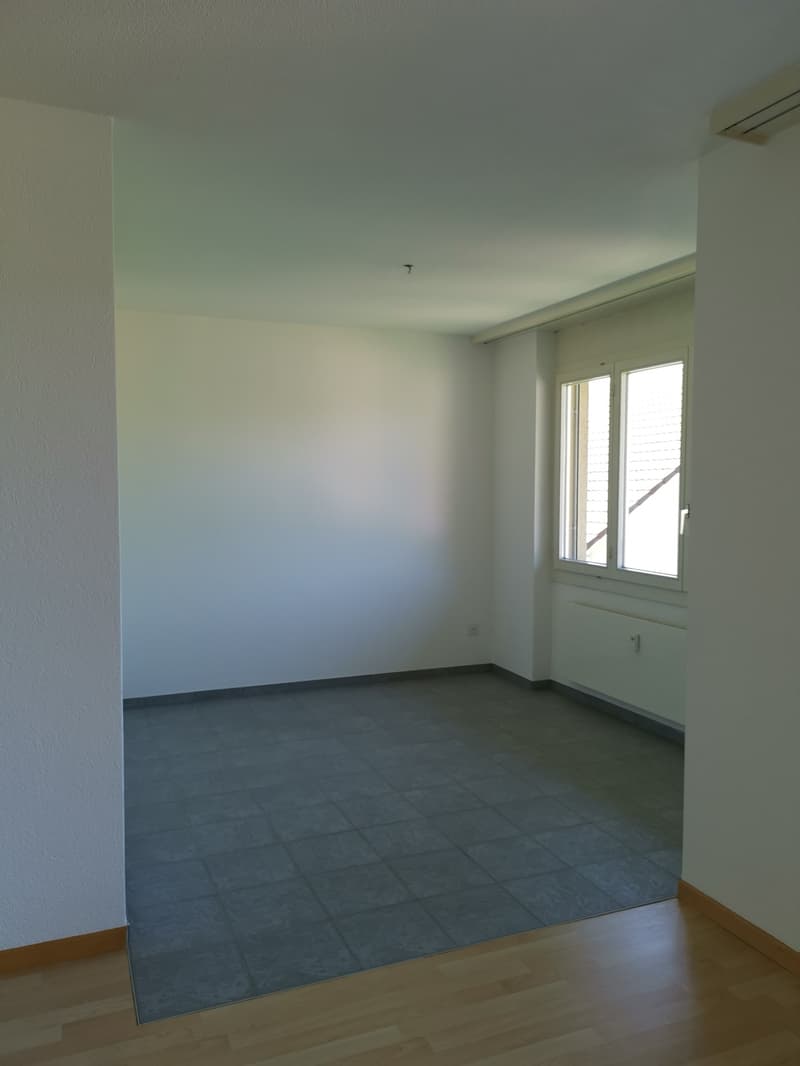 Helle und ruhige 4 1/2 Zimmer Wohnung mit Balkon (6)