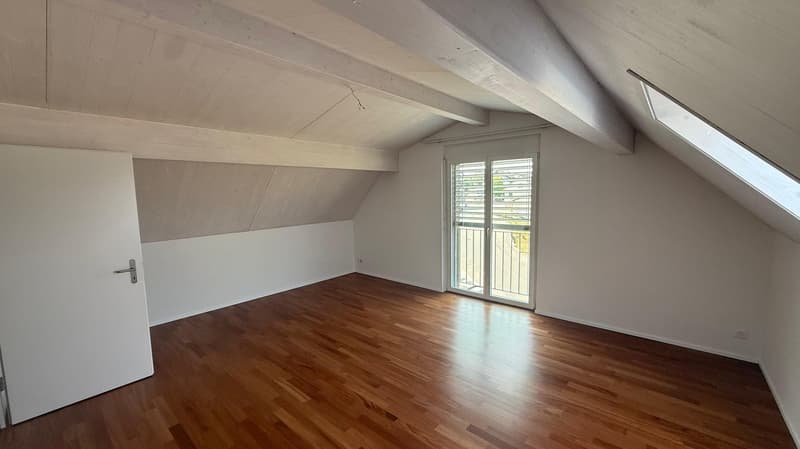 Luxuriöse 3 1/2 Minergie Maisonette Dach-Wohnung mit atemberaubende Aussicht und Balkon (12)