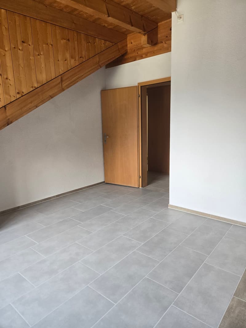 Geräumige 4.5-Zimmer-Wohnung mit Balkon und schöner Aussicht in Linthal (15)