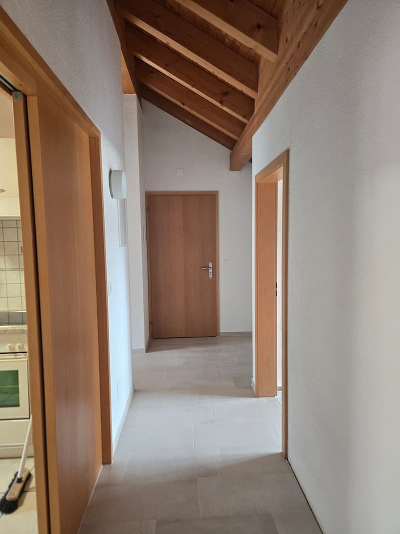 Geräumige 4.5-Zimmer-Wohnung mit Balkon und schöner Aussicht in Linthal (10)
