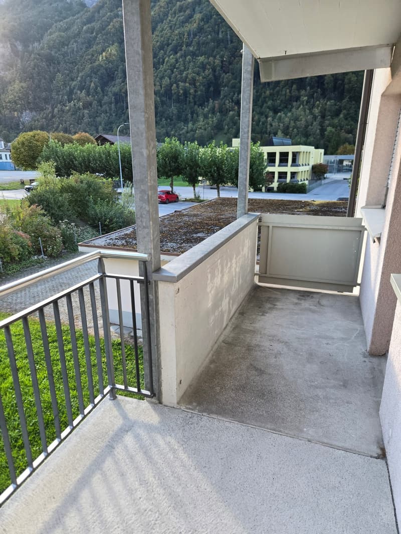 Geräumige 5-Zimmer-Wohnung mit Balkon und schöner Aussicht in Linthal (12)