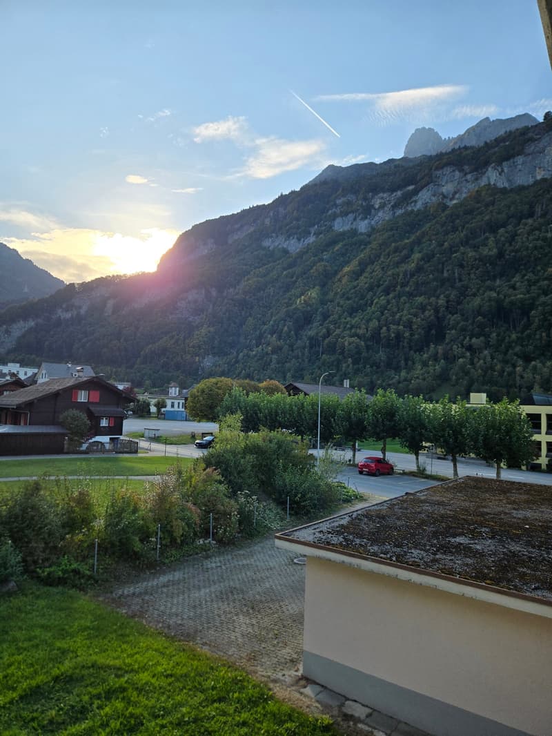 Geräumige 5-Zimmer-Wohnung mit Balkon und schöner Aussicht in Linthal (14)