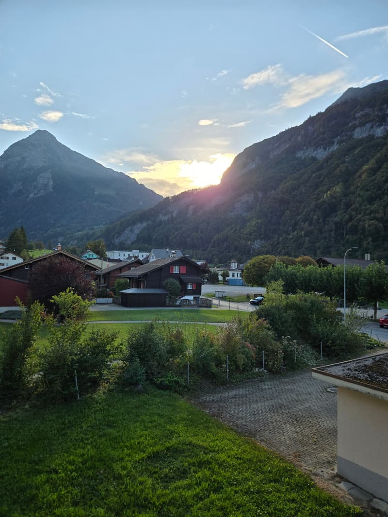 Geräumige 5-Zimmer-Wohnung mit Balkon und schöner Aussicht in Linthal (13)