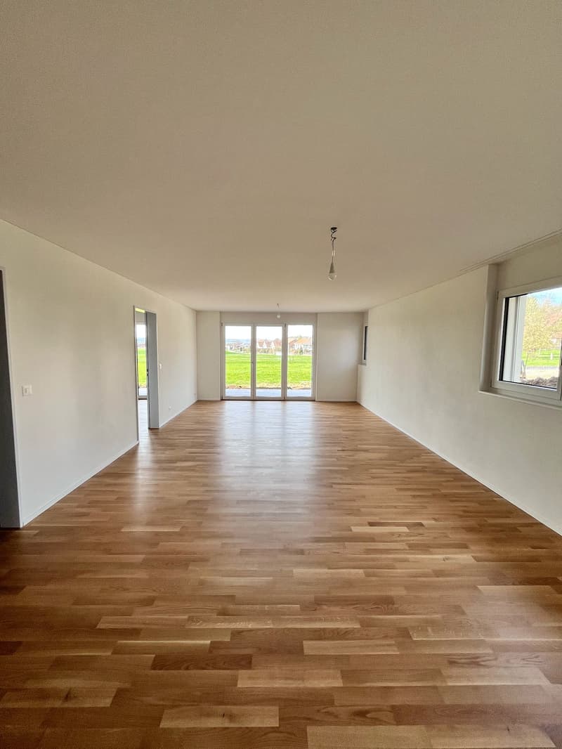 Appartement au rez-de-chaussée avec vue panoramique dans le meilleur emplacement ensoleillé du Zürcher Weinland (1)