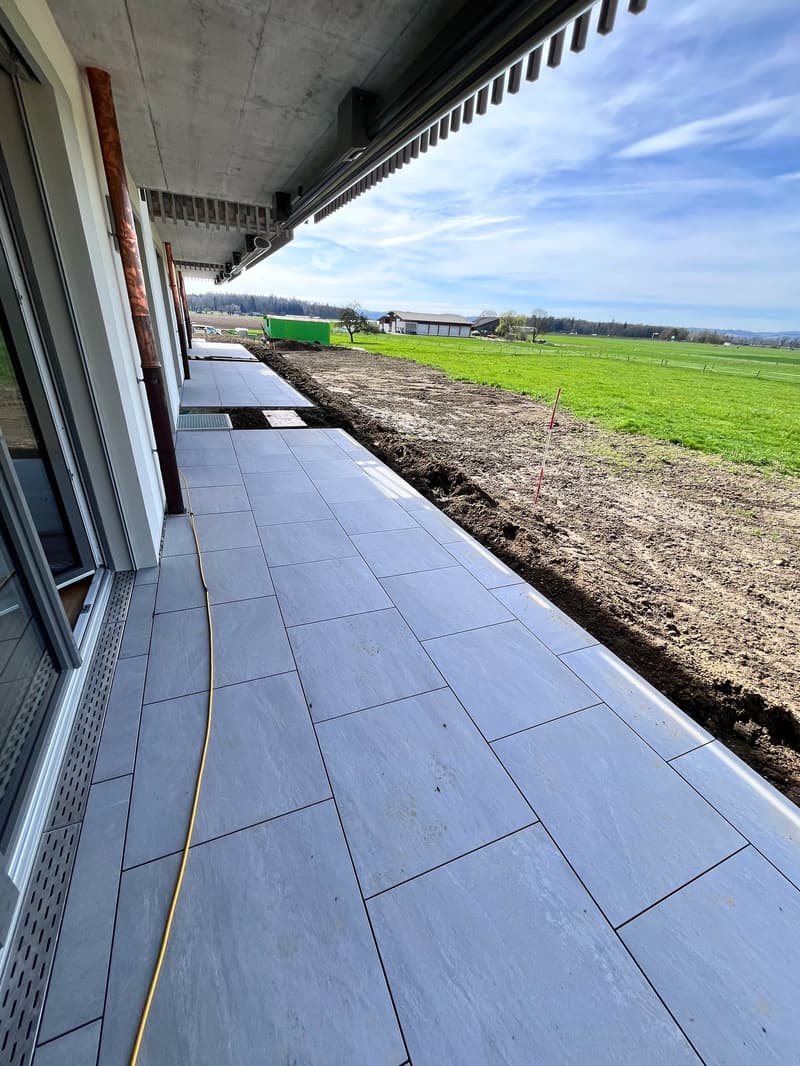 Appartement au rez-de-chaussée avec vue panoramique dans le meilleur emplacement ensoleillé du Zürcher Weinland (3)