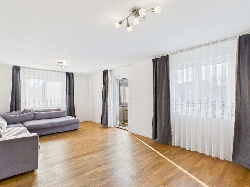 Exclusive location 5.5-room row house Volketswil (3)
