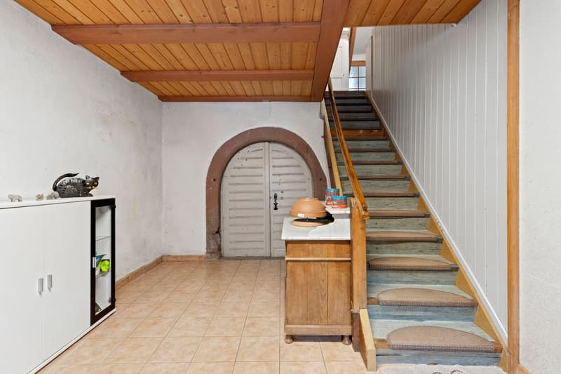 9-room row house in a quiet and rural location (11)