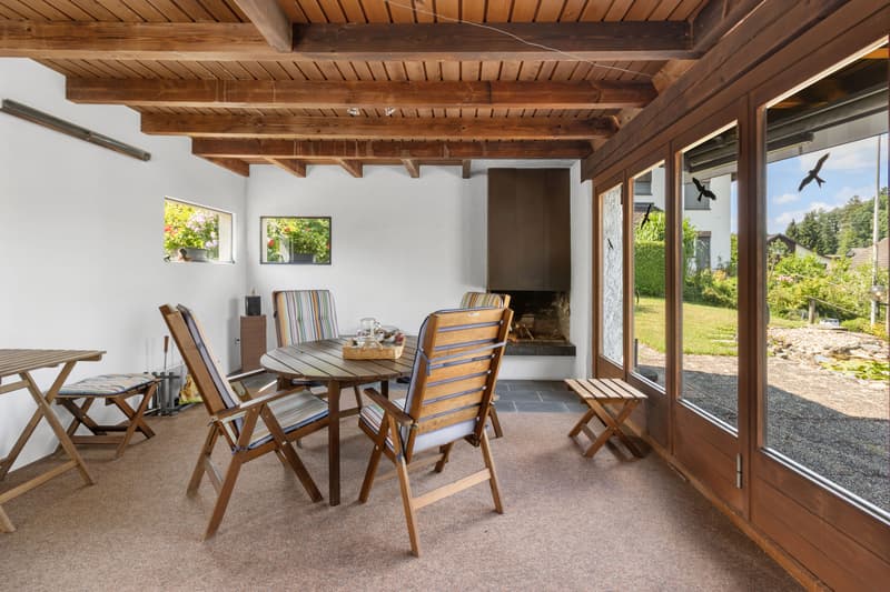 Grosszügiges Einfamilienhaus an sonniger Hanglage mit grossem Garten (11)