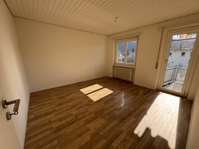 Appartement de 4.0 pièces fraîchement rénové avec balcon (3)