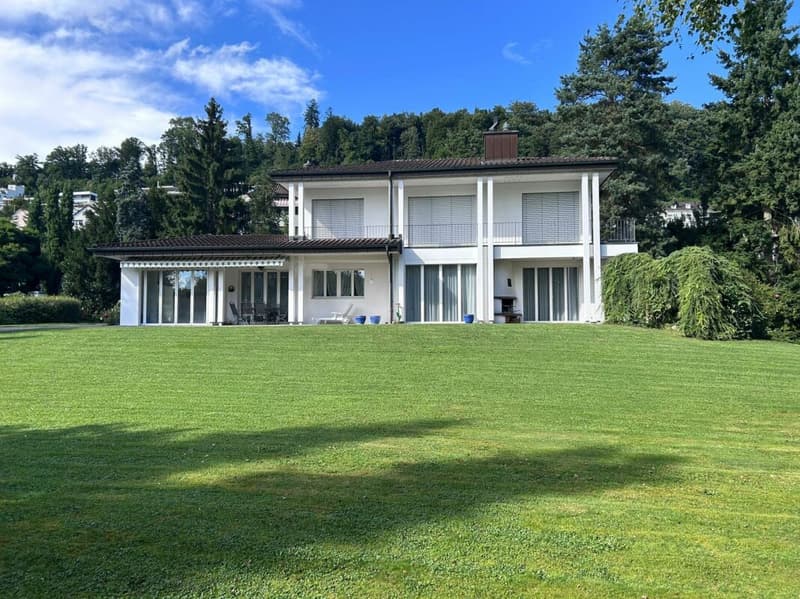Maison unifamiliale indépendante avec jardin de style parc à louer (2)
