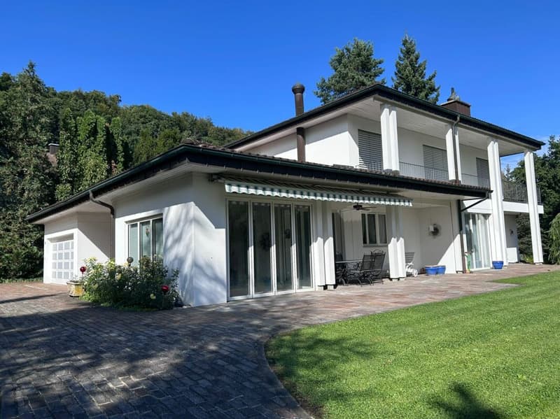 Maison unifamiliale indépendante avec jardin de style parc à louer (1)