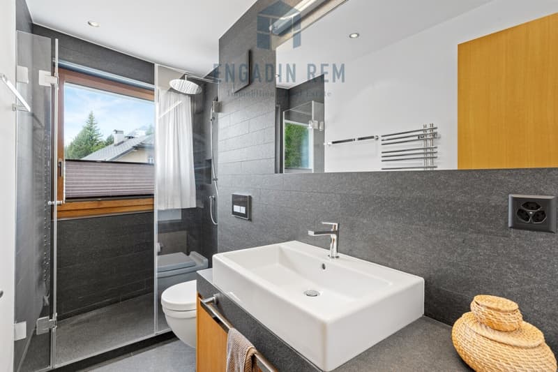 Stilvolle 4.5-Zi-Wohnung mit hochwertigem Ausbau und gedecktem Balkon (11)