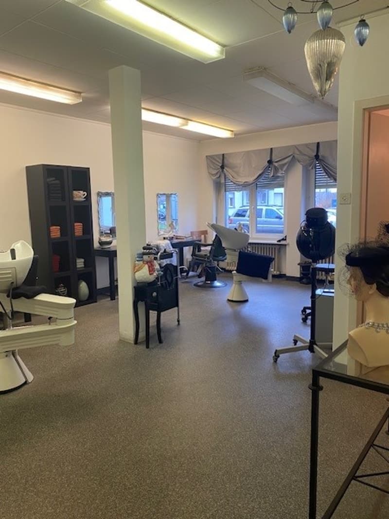 Coiffeur/Praxis/Büro/Atelier/Ladenlokal zu vermieten (4)