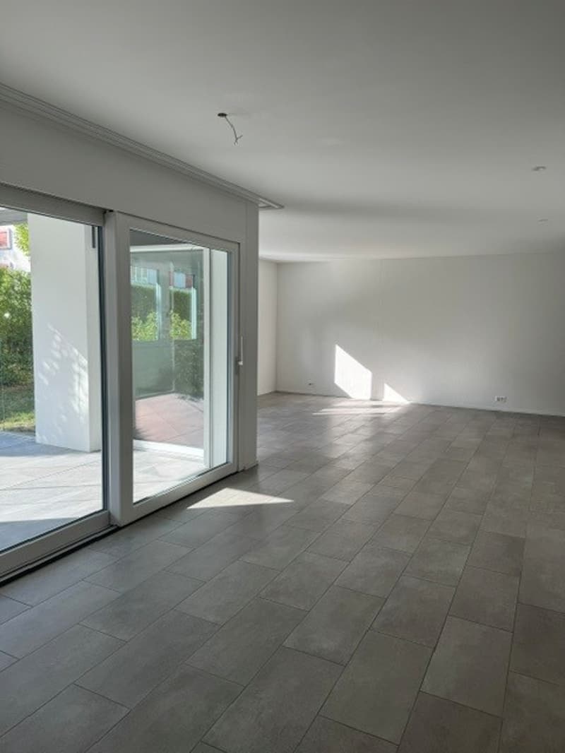 Moderne Wohnung im Erdgeschoss mit verglaster Loggia (5)