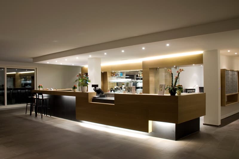 Reception und Bar