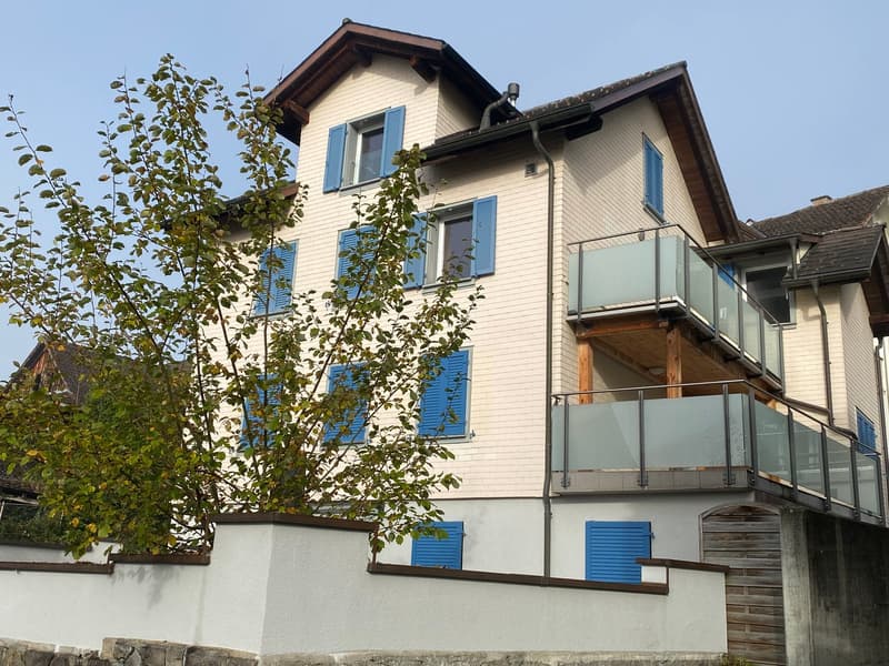 Charmante 4.5-Zimmer-Duplexwohnung an zentraler Lage in Schwyz (1)