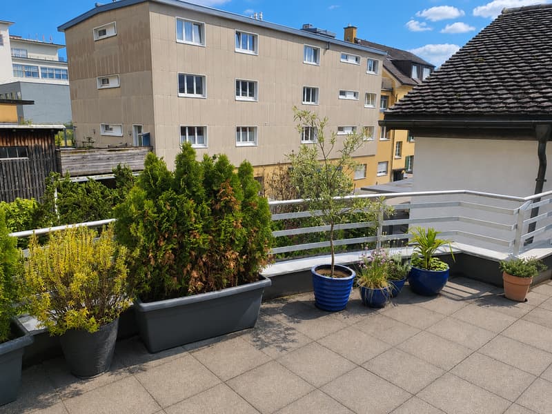 Charmante 4.5-Zimmer-Maisonettewohnung mit Balkon und Bergblick in Altdorf (8)