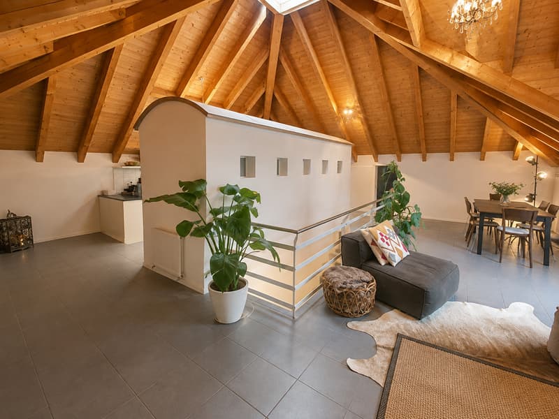 Charmante 4.5-Zimmer-Maisonettewohnung mit Balkon und Bergblick in Altdorf (7)