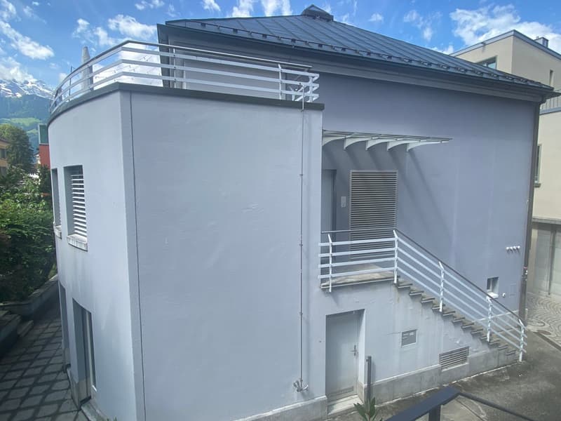 Charmante 4.5-Zimmer-Maisonettewohnung mit Balkon und Bergblick in Altdorf (3)