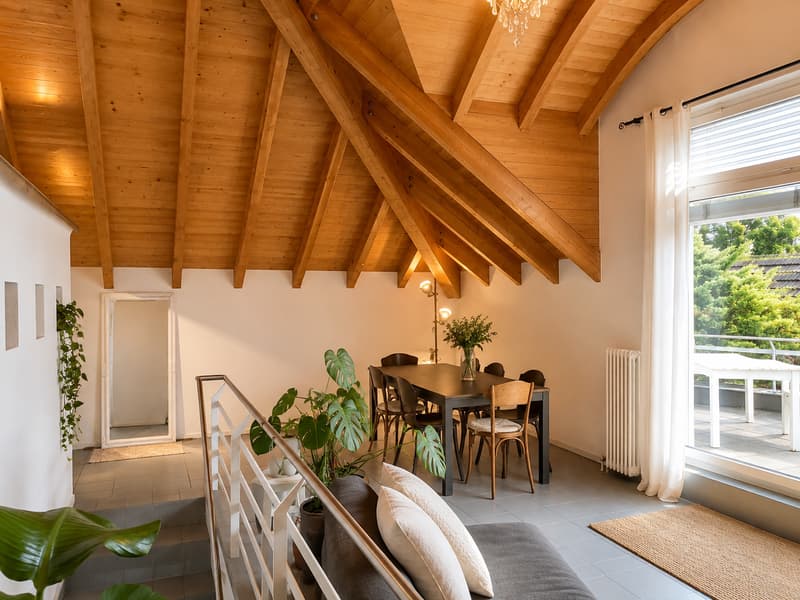 Charmante 4.5-Zimmer-Maisonettewohnung mit Balkon und Bergblick in Altdorf (6)
