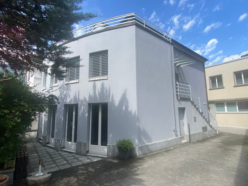 Charmante 4.5-Zimmer-Maisonettewohnung mit Balkon und Bergblick in Altdorf (2)