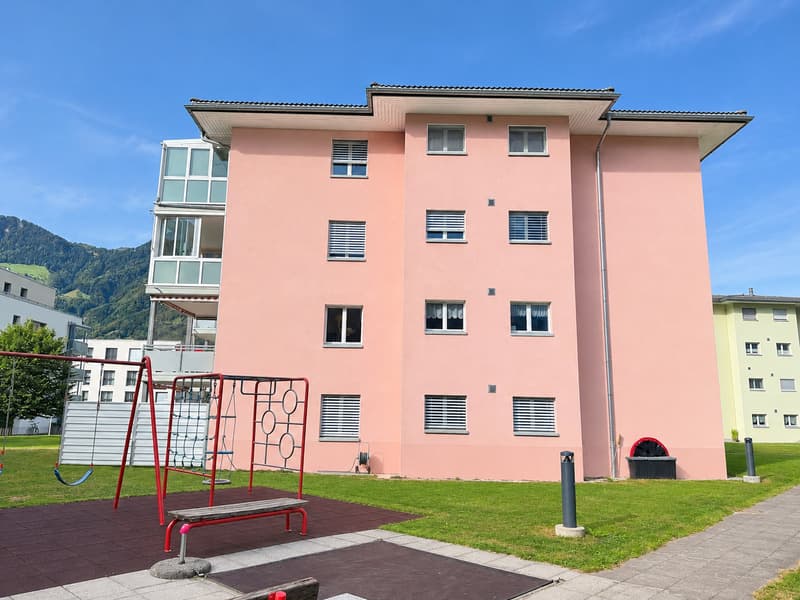 Charmante 5.5-Zimmer-Dachwohnung mit Bergpanorama in Schattdorf (3)