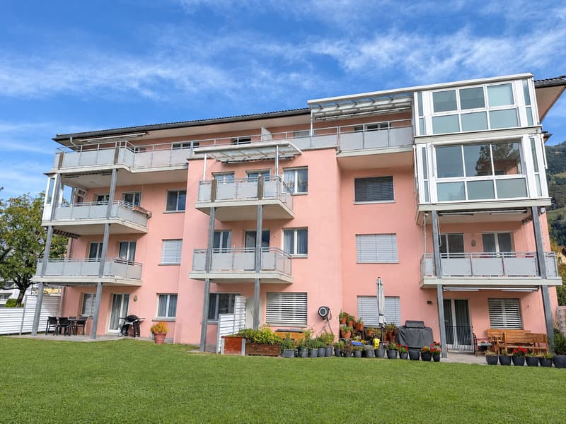 Charmante 5.5-Zimmer-Dachwohnung mit Bergpanorama in Schattdorf (1)