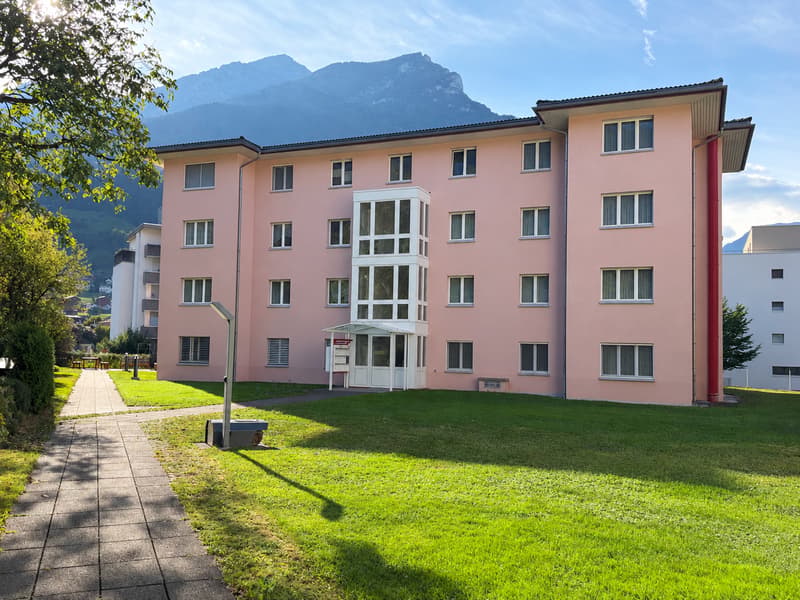 Charmante 5.5-Zimmer-Dachwohnung mit Bergpanorama in Schattdorf (2)