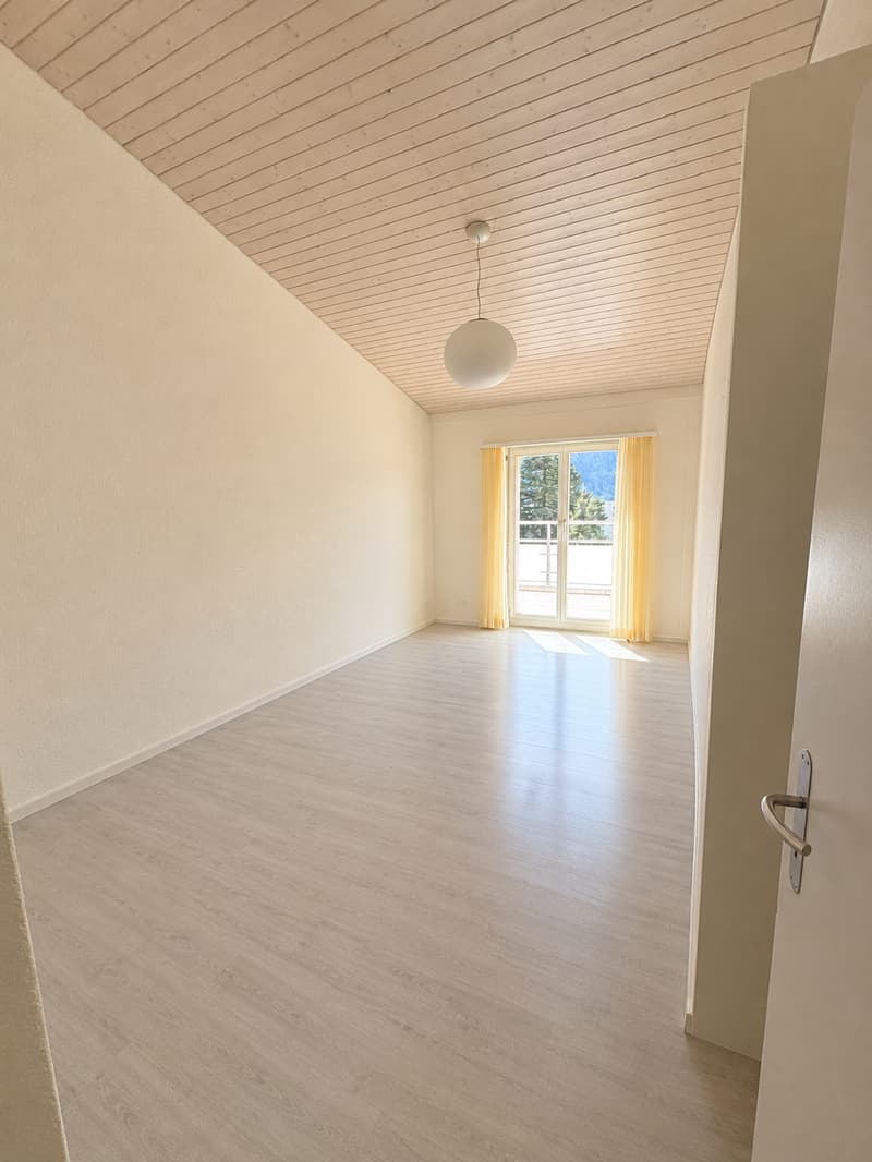 Charmante 5.5-Zimmer-Dachwohnung mit Bergpanorama in Schattdorf (18)