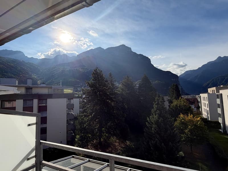 Charmante 5.5-Zimmer-Dachwohnung mit Bergpanorama in Schattdorf (6)