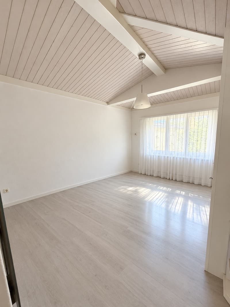 Charmante 5.5-Zimmer-Dachwohnung mit Bergpanorama in Schattdorf (17)